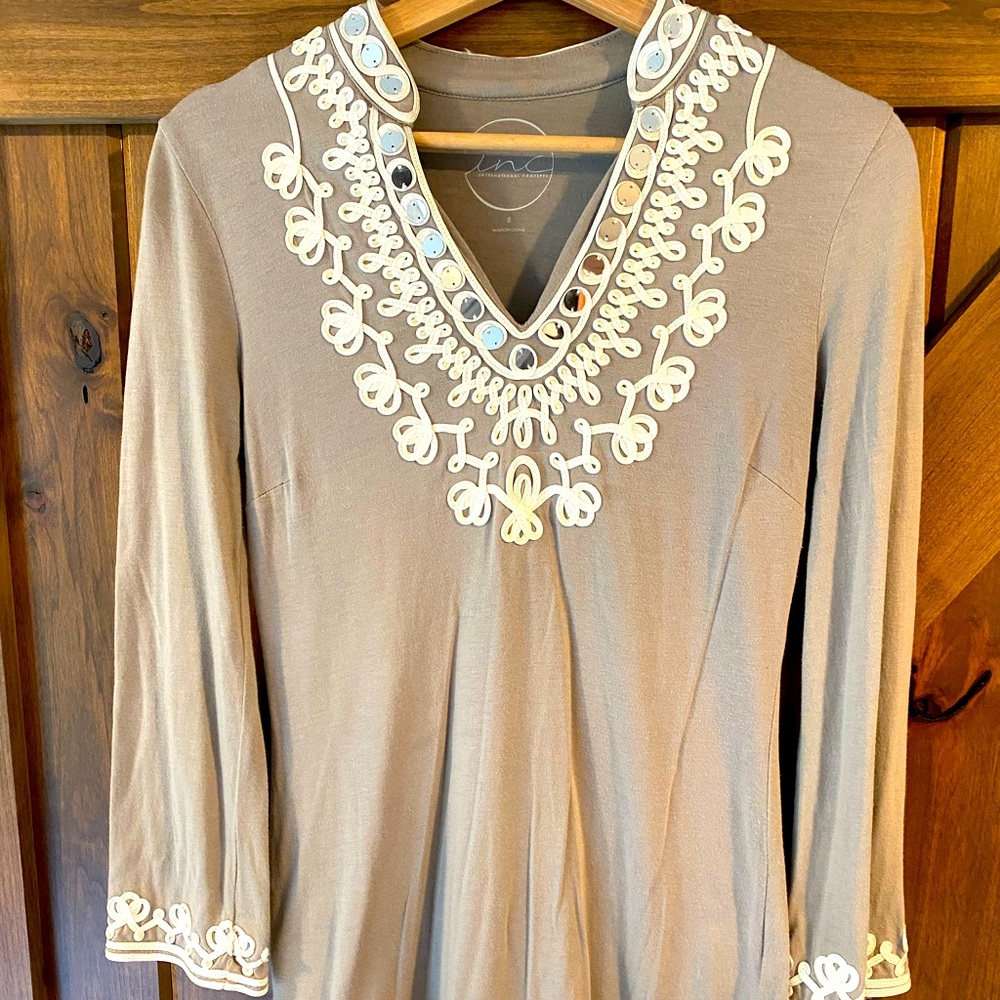 Gray tunic with beautiful details